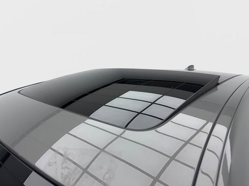 Used 2022 BMW 740i w/ M Sport Package image 12