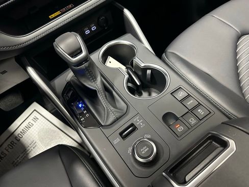 Used 2025 Toyota Highlander XSE image 41