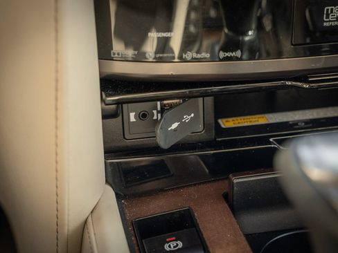 Used 2020 Lexus LX 570 4WD w/ Luxury Package image 40