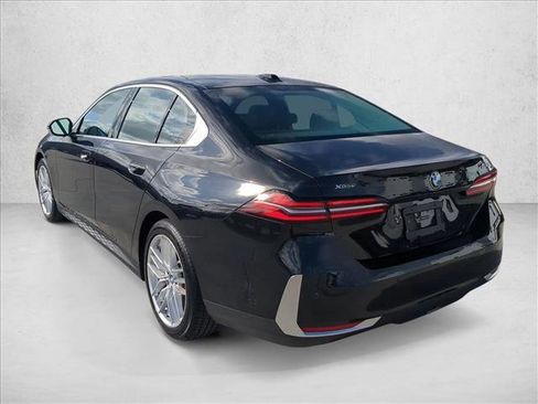 Used 2025 BMW 530i xDrive image 8