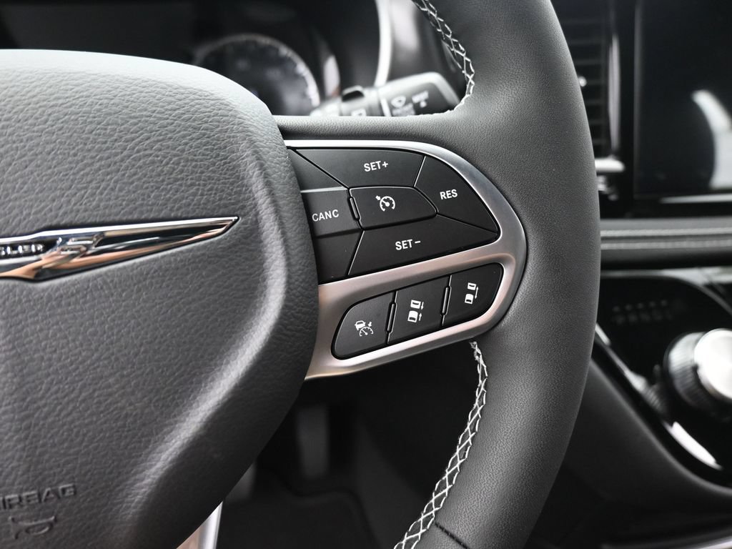 New 2026 Chrysler Pacifica Select FWD image 32