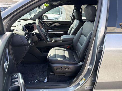 Used 2025 Chevrolet Traverse LT AWD/4WD image 18