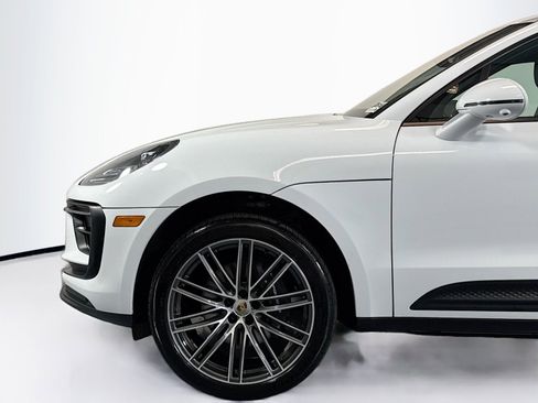 Used 2025 Porsche Macan image 28