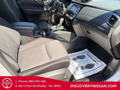 Used 2019 Nissan Rogue SV w/ Premium Package FWD image 39
