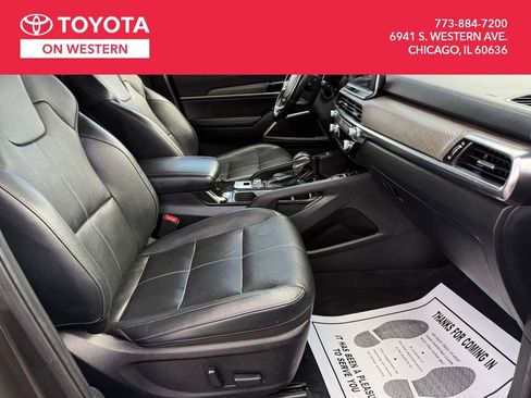 Used 2022 Kia Telluride EX w/ EX Premium Package image 18