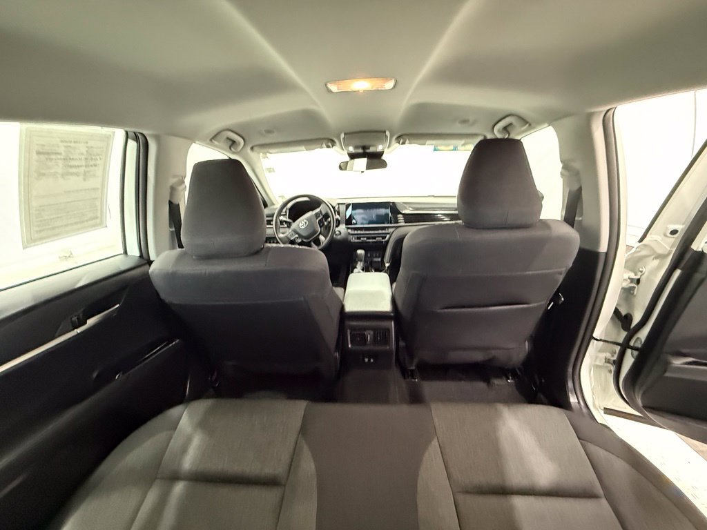 Used 2025 Toyota Camry LE FWD image 28