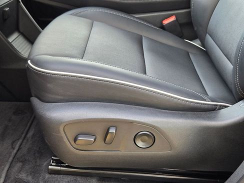 Used 2025 Buick Enclave Preferred image 28