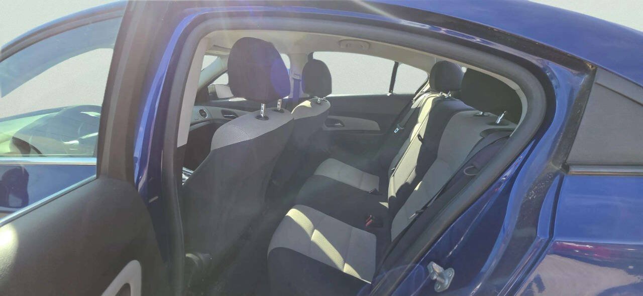 Used 2012 Chevrolet Cruze LS w/ Connectivity Package FWD image 7