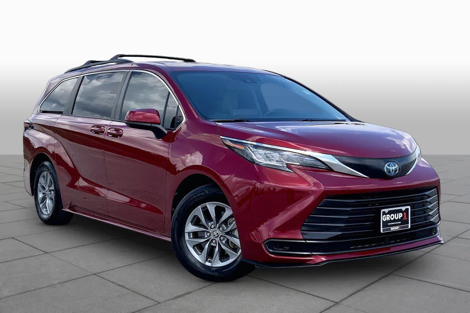 Used 2022 Toyota Sienna LE FWD image 3