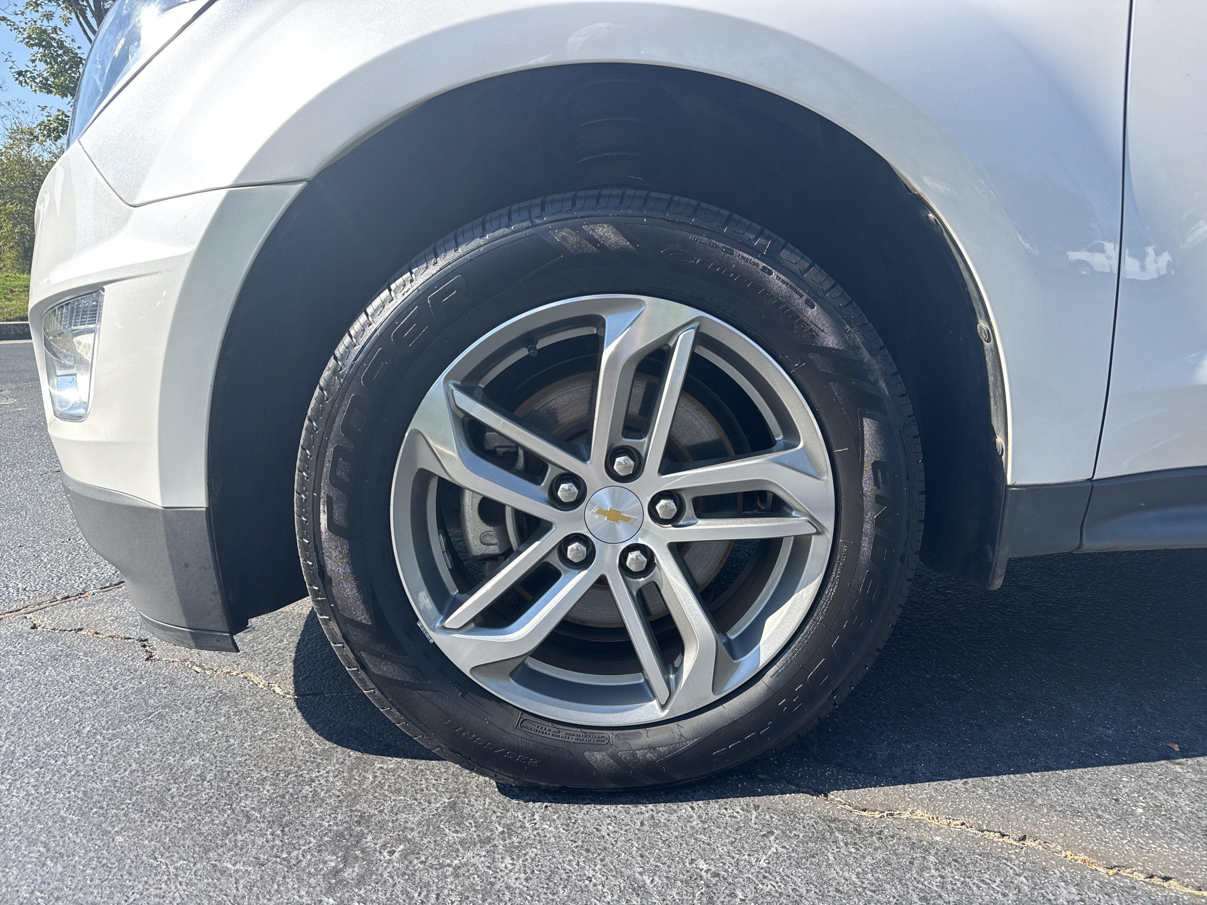 Used 2017 Chevrolet Equinox Premier w/ Enhanced Convenience Package FWD image 11