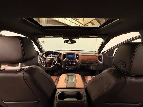 Certified 2022 Chevrolet Silverado 1500 High Country w/ Z71 Off-Road Package AWD/4WD image 17