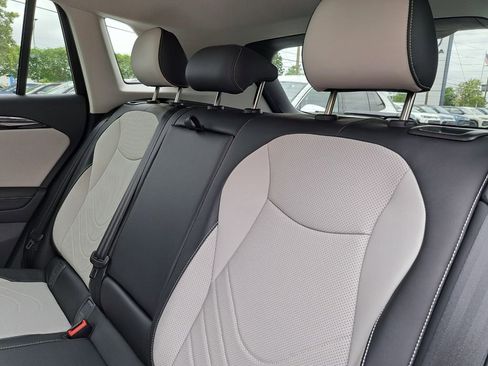 New 2026 Volkswagen Tiguan SE FWD image 17