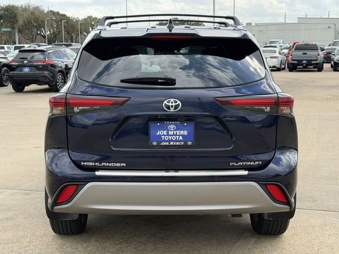 Used 2024 Toyota Highlander Platinum image 8