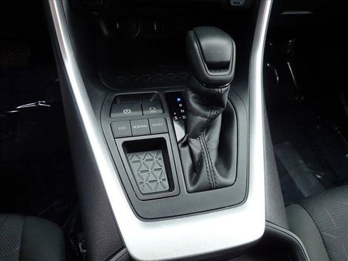 Used 2021 Toyota RAV4 XLE w/ Convenience Package FWD image 22