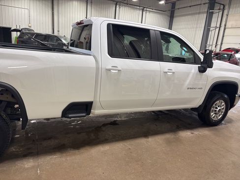 Used 2025 Chevrolet Silverado 2500 LT w/ Convenience Package AWD/4WD image 13