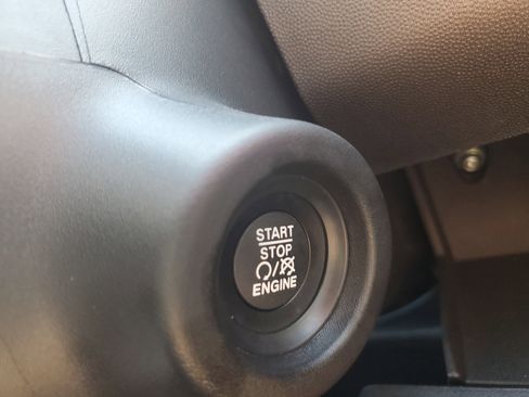 Used 2025 RAM ProMaster 2500 w/ Convenience Group image 20