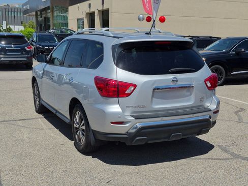 Used 2017 Nissan Pathfinder SV AWD/4WD image 8