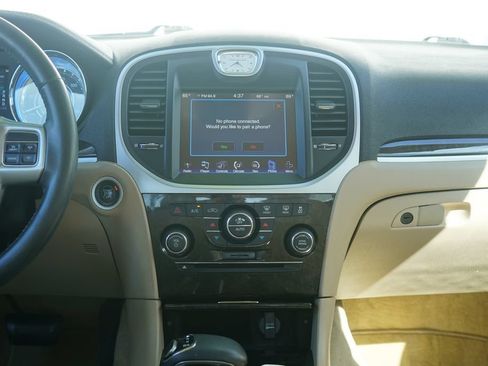 Used 2013 Chrysler 300 AWD w/ Driver Convenience Group image 22