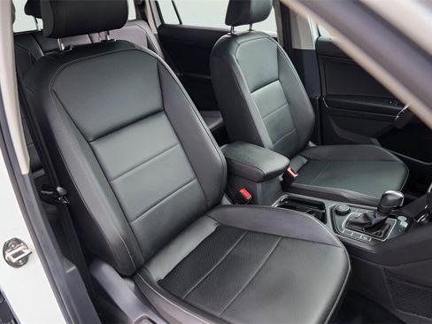 Used 2020 Volkswagen Tiguan SE w/ Panoramic Sunroof Package image 33