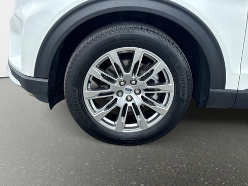 Used 2025 Ford Explorer Platinum RWD image 12