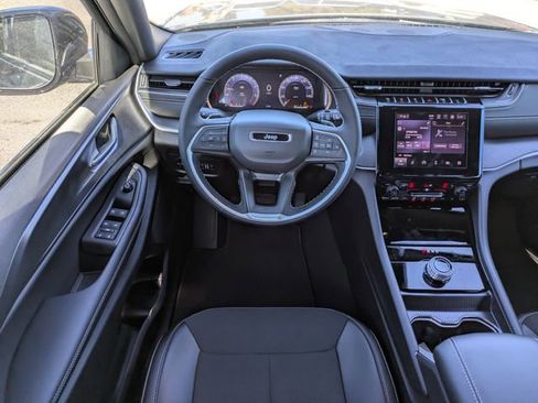 New 2025 Jeep Grand Cherokee Altitude image 13