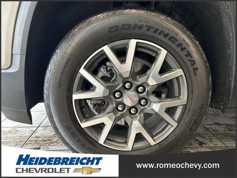 Used 2023 GMC Acadia SLE w/ Driver Convenience Package image 9