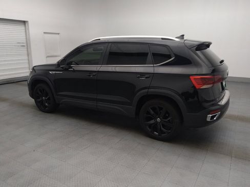 Used 2023 Volkswagen Taos SE w/ Panoramic Sunroof Package FWD image 3