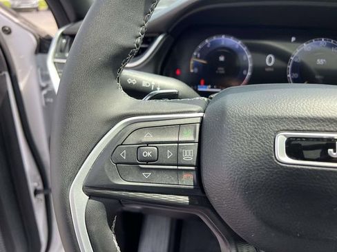 Used 2024 Jeep Grand Cherokee Altitude AWD/4WD image 17