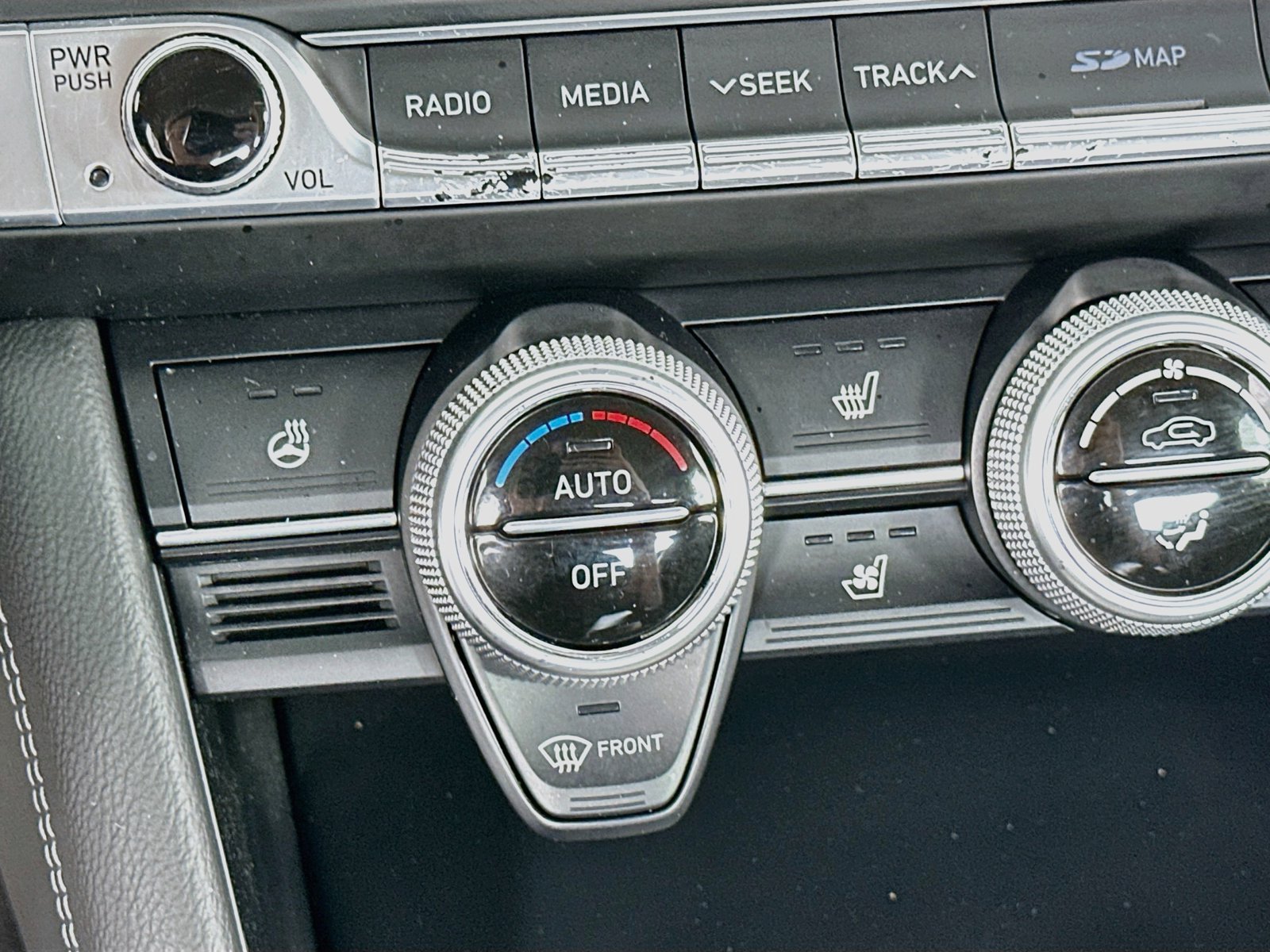 Used 2019 Genesis G70 3.3T Advanced AWD/4WD image 21