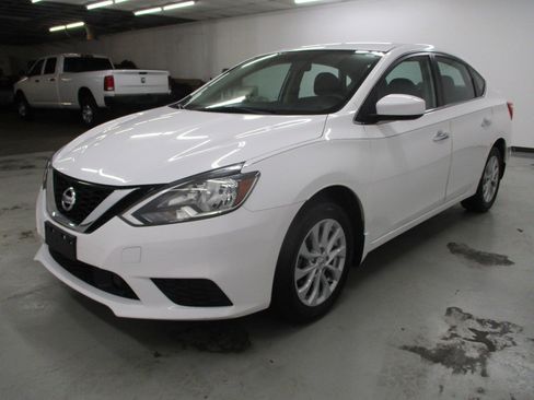Used 2019 Nissan Sentra SV image 3