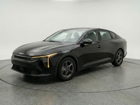 Used 2025 Kia K4 LXS image 3