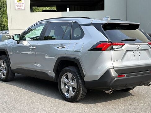 Used 2025 Toyota RAV4 XLE AWD/4WD image 3