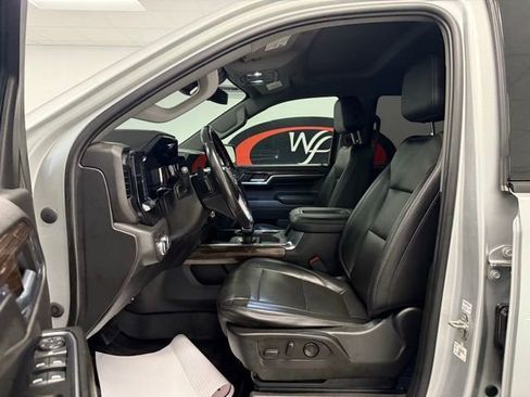 Used 2022 GMC Sierra 1500 Elevation w/ LPO, Elevation Black Package image 10