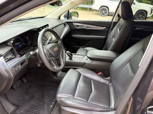 Used 2018 Cadillac XT5 Luxury w/ Driver Awareness Package AWD/4WD image 9