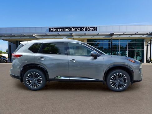 Used 2025 Nissan Rogue Platinum AWD/4WD image 6