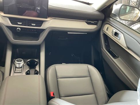 New 2026 Ford Explorer Active w/ Active Comfort Package AWD/4WD image 10