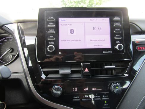 Used 2021 Toyota Camry SE FWD image 21