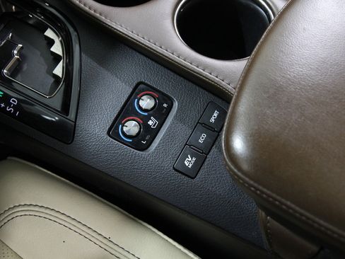 Used 2014 Toyota Avalon Limited image 15