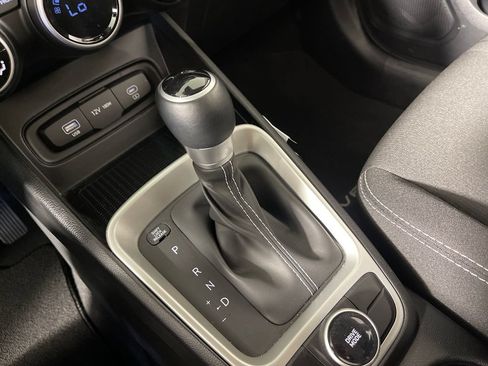 Certified 2025 Hyundai Venue SEL FWD image 24