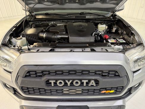 Used 2021 Toyota Tacoma TRD Off-Road AWD/4WD image 29