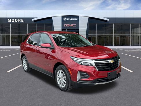 Used 2023 Chevrolet Equinox LT image 3