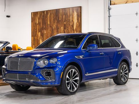 Used 2021 Bentley Bentayga w/ First Edition Specification image 2