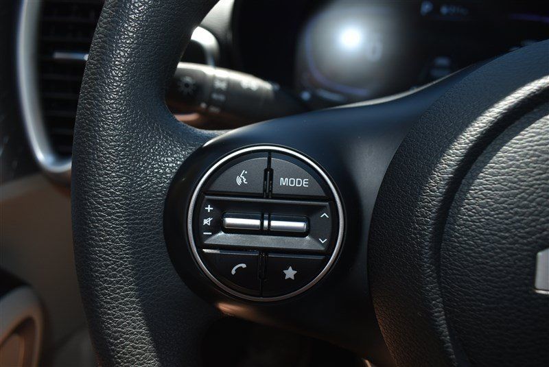 Used 2025 Kia Soul LX w/ LX Technology Package FWD image 14
