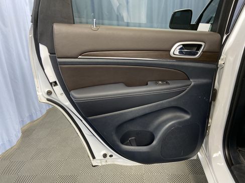 Used 2015 Jeep Grand Cherokee Overland image 26