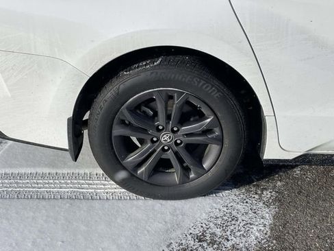 Used 2025 Toyota Sienna XSE image 9