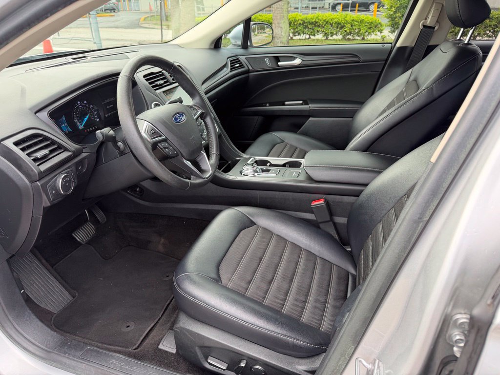 Used 2018 Ford Fusion SE w/ Equipment Group 201A FWD image 14