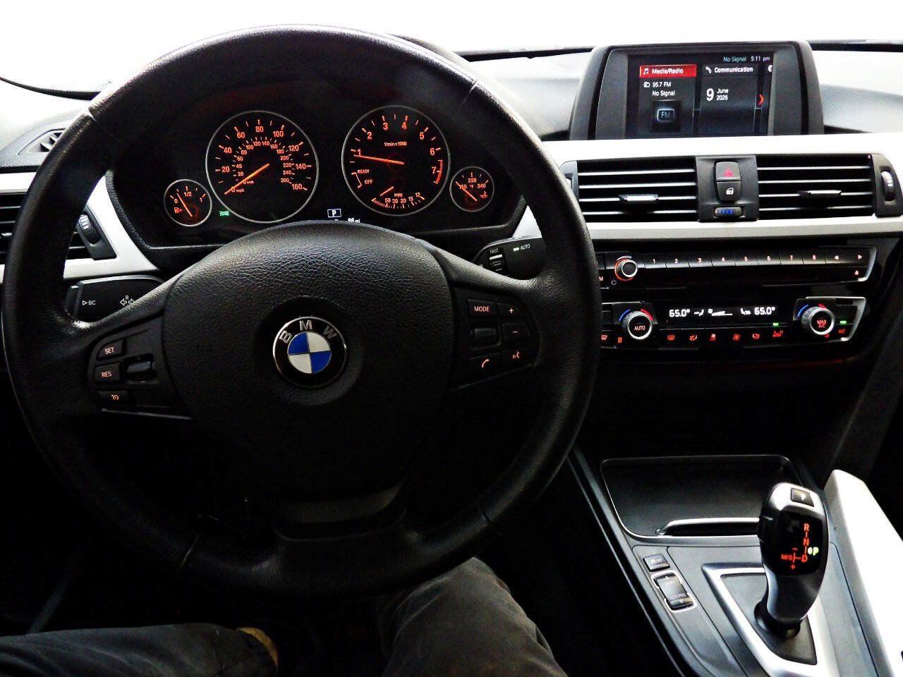 Used 2018 BMW 320i Sedan RWD image 17
