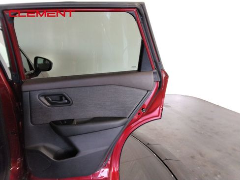 Used 2023 Nissan Rogue S image 35