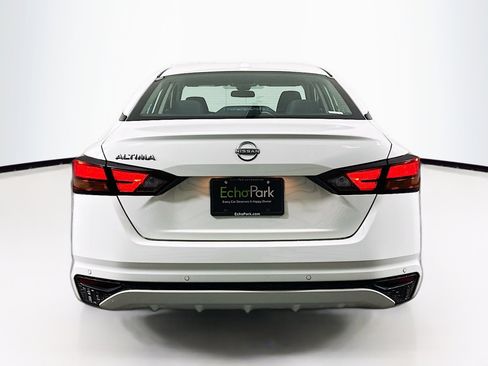 Used 2025 Nissan Altima 2.5 SV FWD image 7