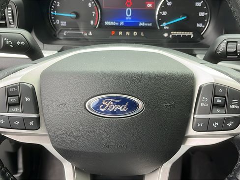 Used 2021 Ford Explorer XLT image 13